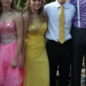 YELLOW PROM/HOMECOMING DRESS